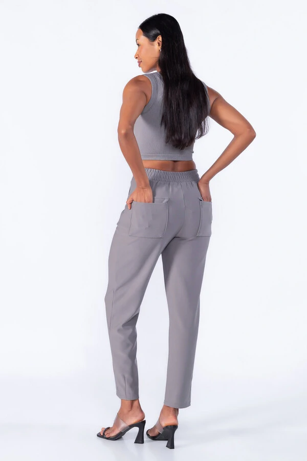 Calça social com bolsos