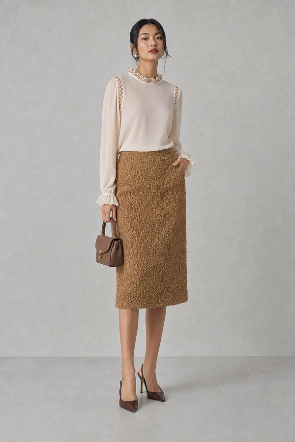 Saia midi enrrugada bolso lateral