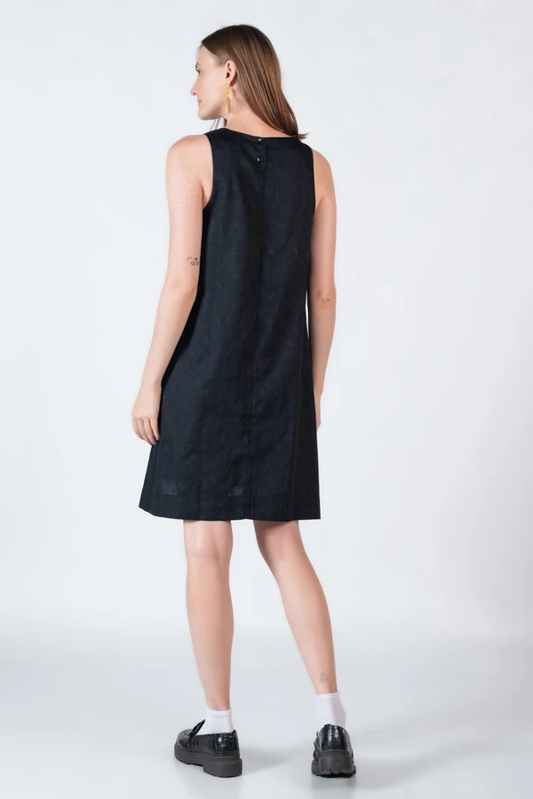 Vestido amplo com texturas