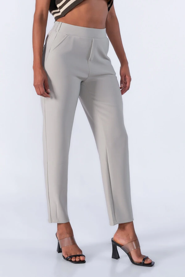 Calça social com bolsos