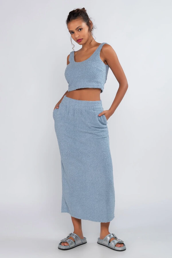 Blusa teddy cropped sem mangas