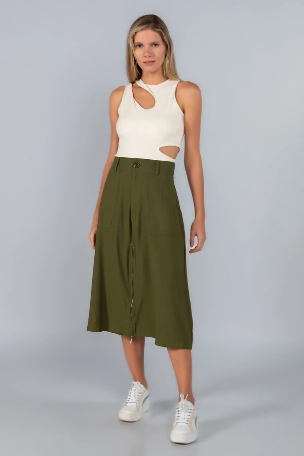 Saia midi em viscose com bolsos e ziper frontal