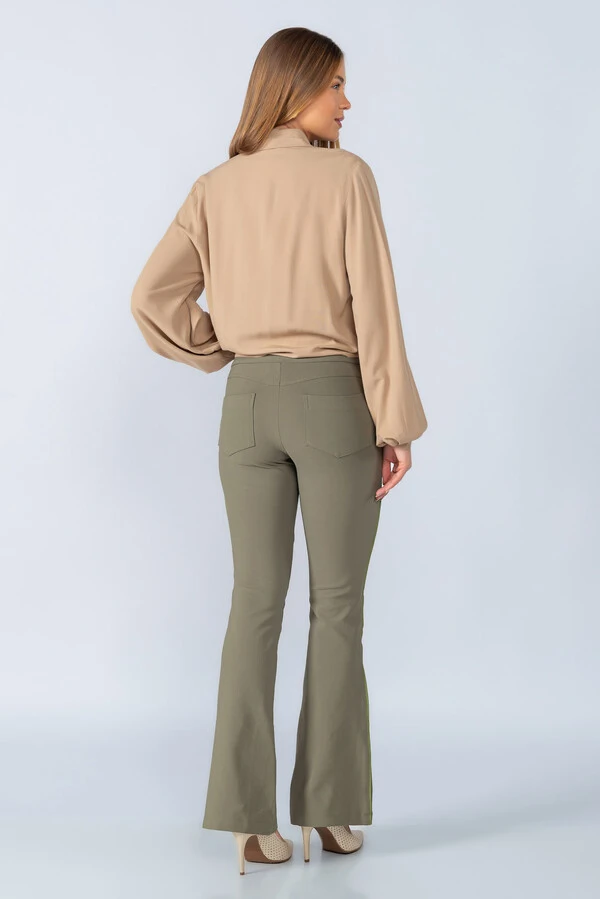 Calca flare lycra detalhe courino lateral