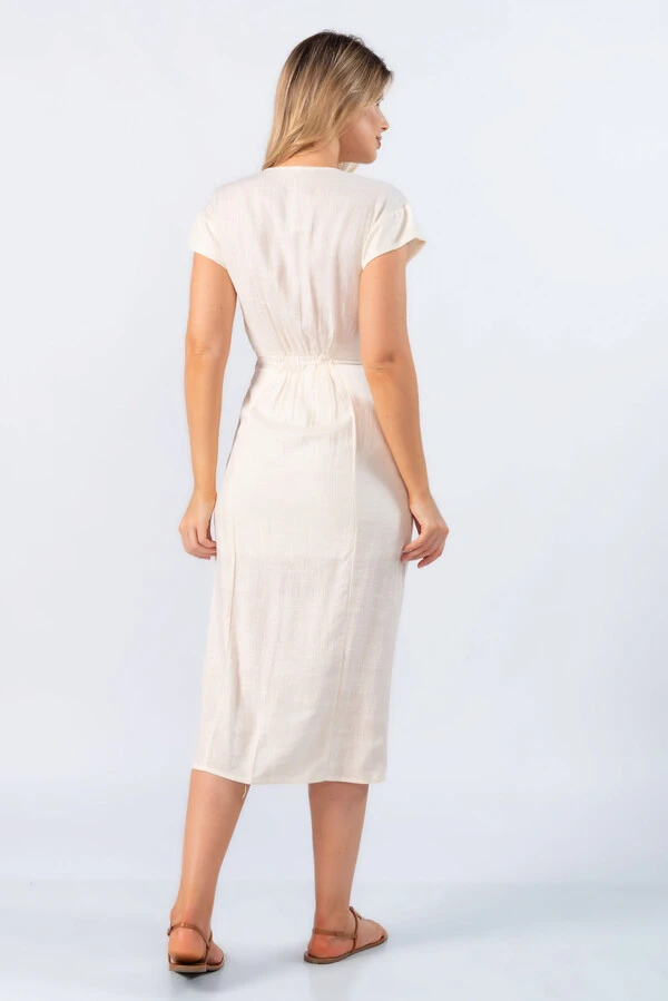 Vestido midi em linho com recorte