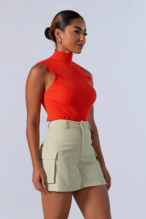 Blusa gola alta manga cavada