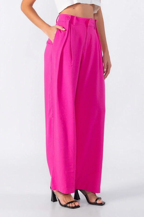 Calca pantalona com detalhe no cos