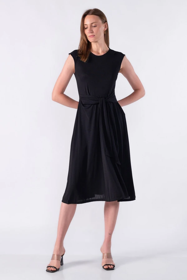 Vestido midi malha canelada com amarracao