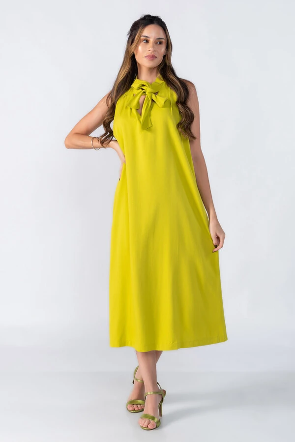 Vestido midi decote em v com faixa