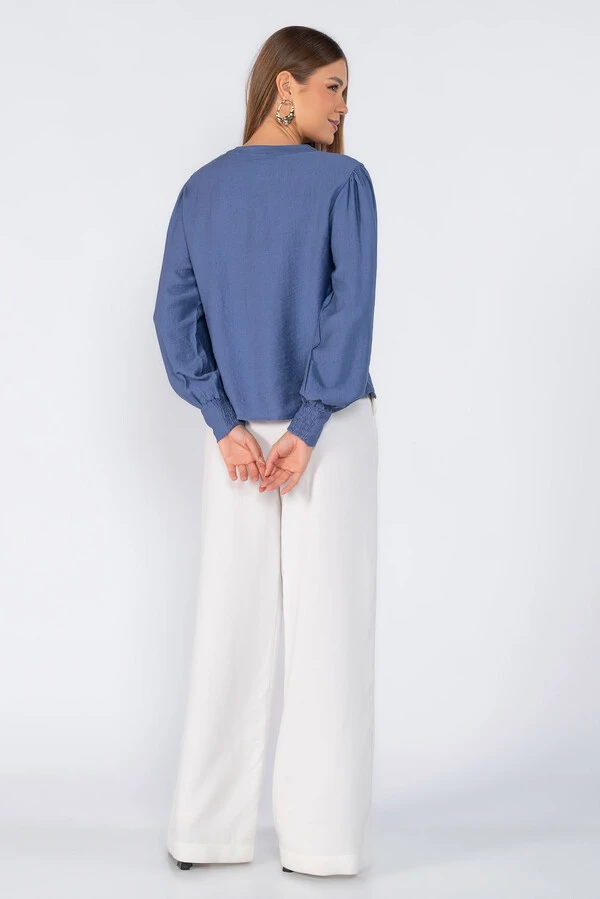 Blusa bata com amarracao no decote
