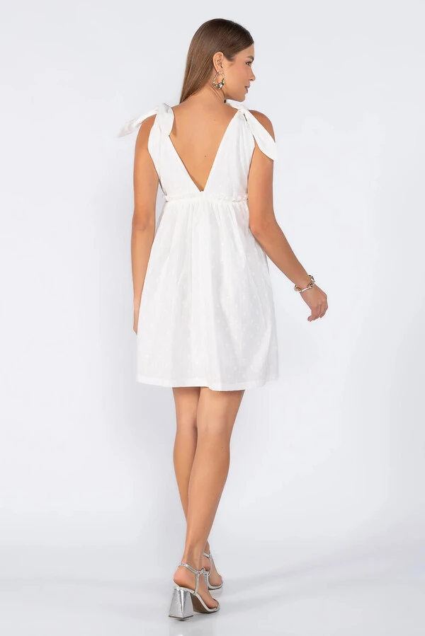 Vestido curto com amarracao na alca