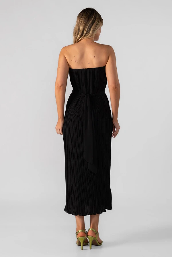 Vestido midi plissado tomara que caia