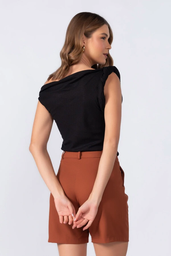 Blusa em algodao detalhe na manga