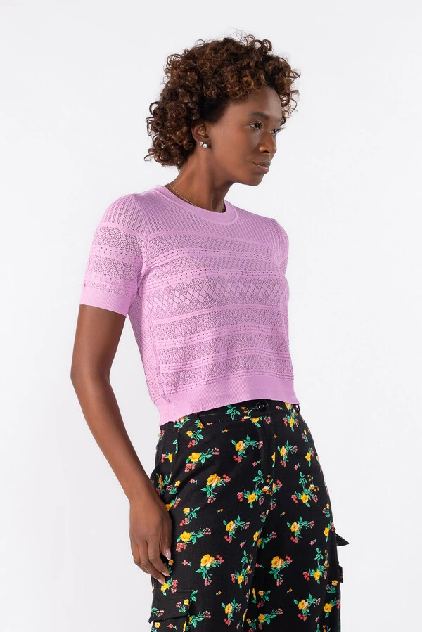Blusa curta de tricot trabalhado