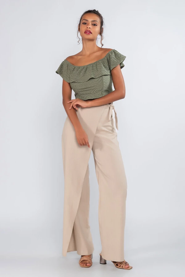 Cropped laise e malha ombro a ombro