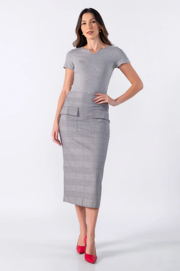 Blusa basica recorte em v no decote
