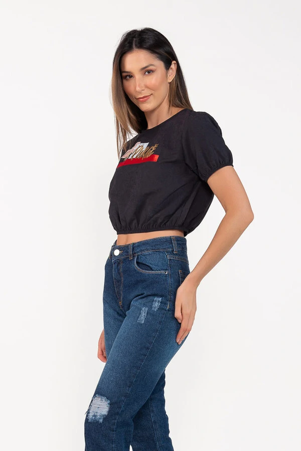 Blusa curta com manga detalhe em veludo