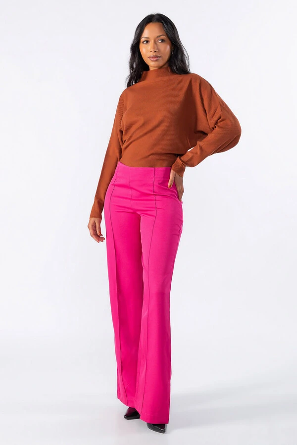 Calca pantalona com recorte frontal