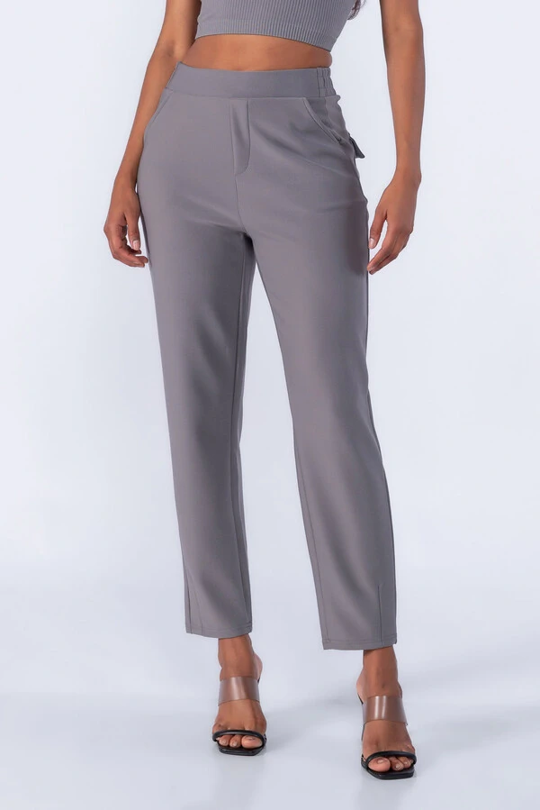 Calça social com bolsos