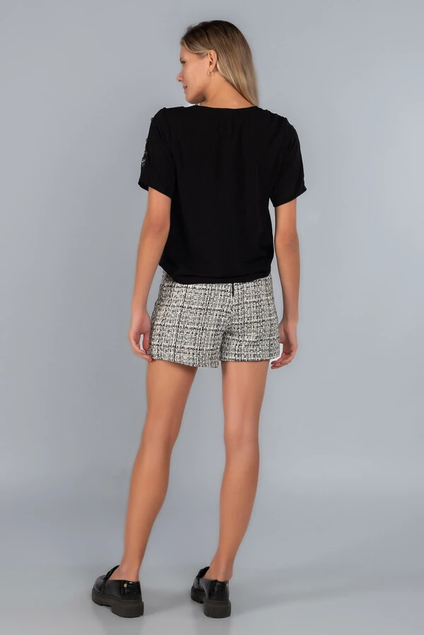 Blusa crepe aplicacao em tweed e spaks
