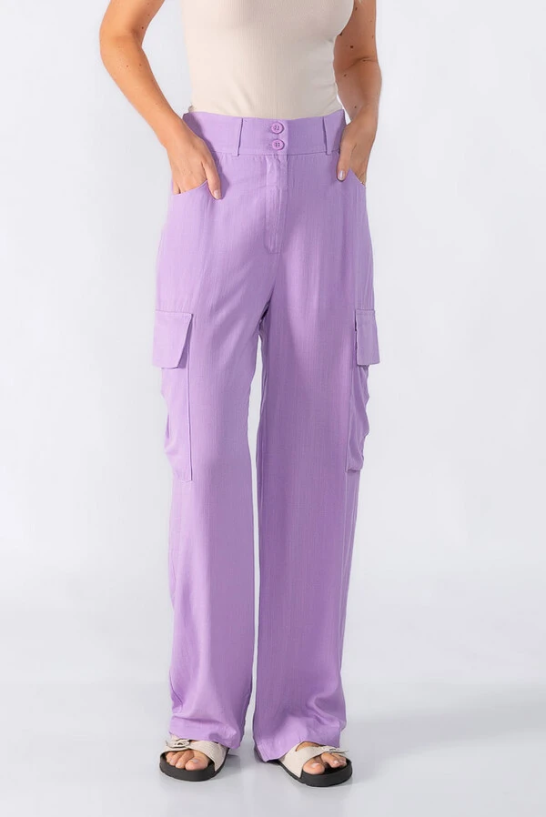 Calca pantalona com cinto e bolsos laterais
