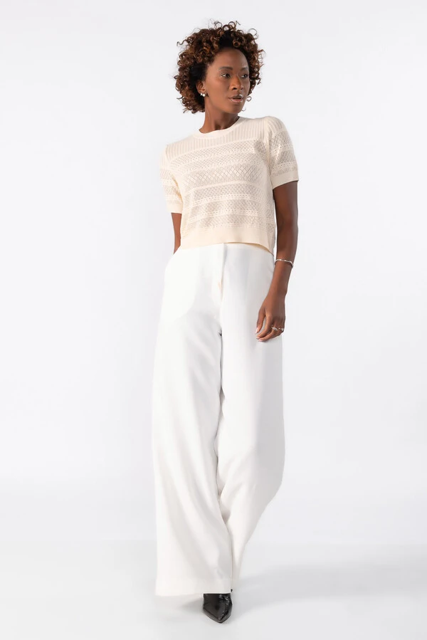 Blusa curta de tricot trabalhado
