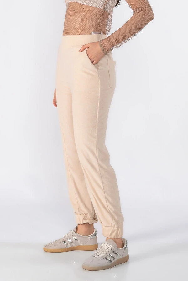 Calça moletinho flanelado com recortes
