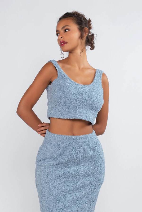 Blusa teddy cropped sem mangas
