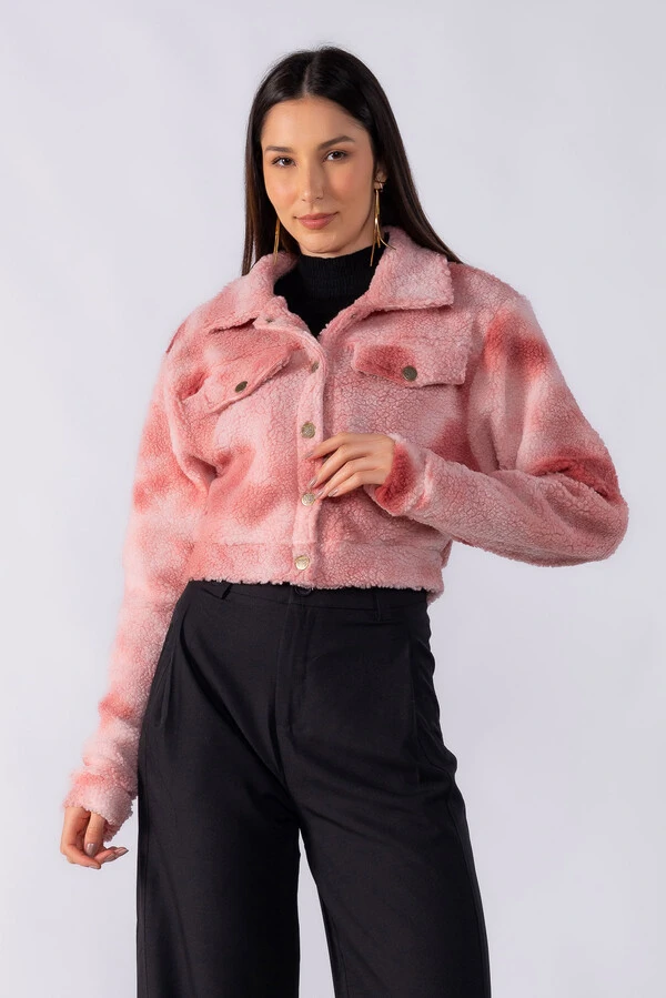 Jaqueta cropped teddy com botoes