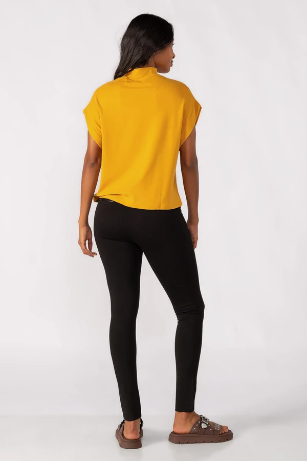 Blusa gola alta canelada