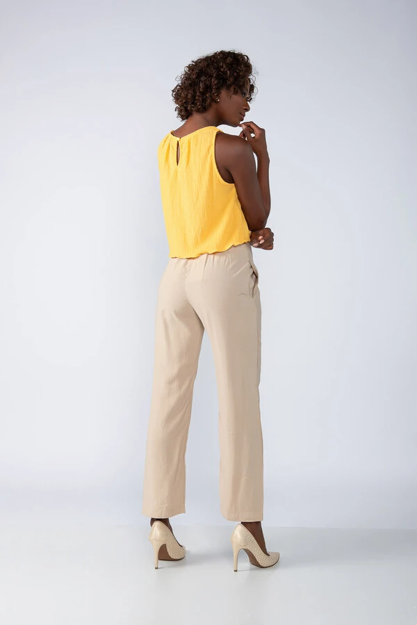 Blusa cropped em crepe texturizado