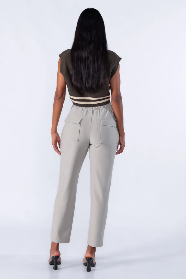 Calça social com bolsos