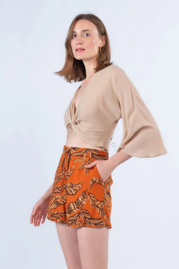 Shorts curto em viscose