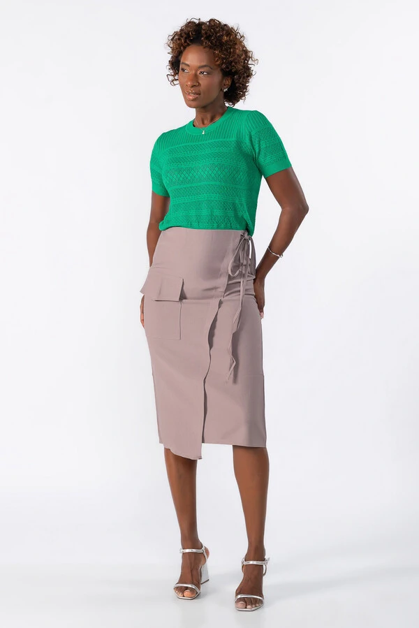 Blusa curta de tricot trabalhado