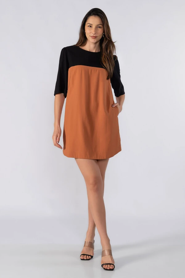 Vestido curto manga curta bicolor