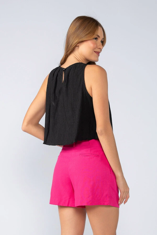 Blusa cropped em crepe texturizado