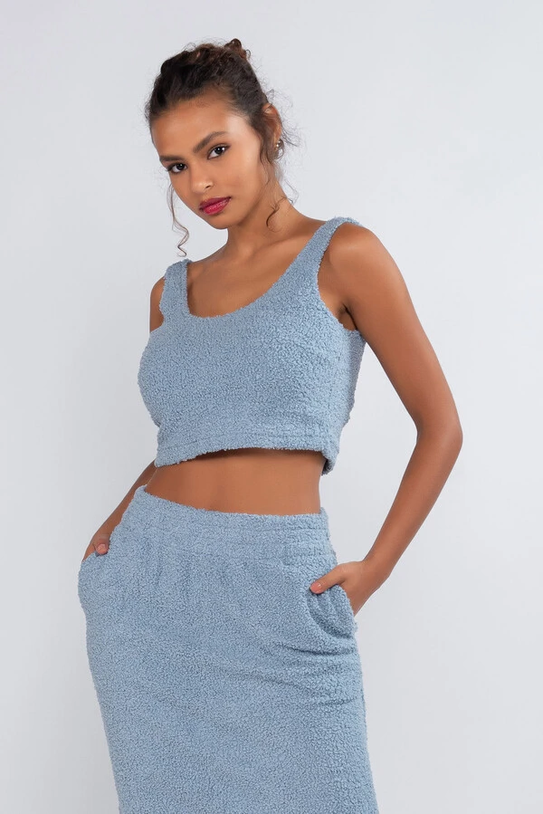 Blusa teddy cropped sem mangas