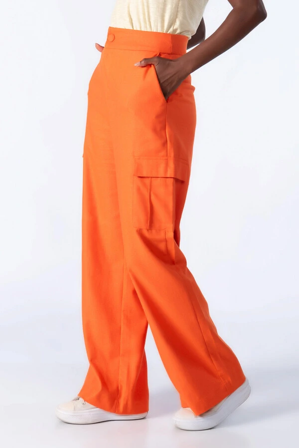 Calca pantalona em linho com bolsos
