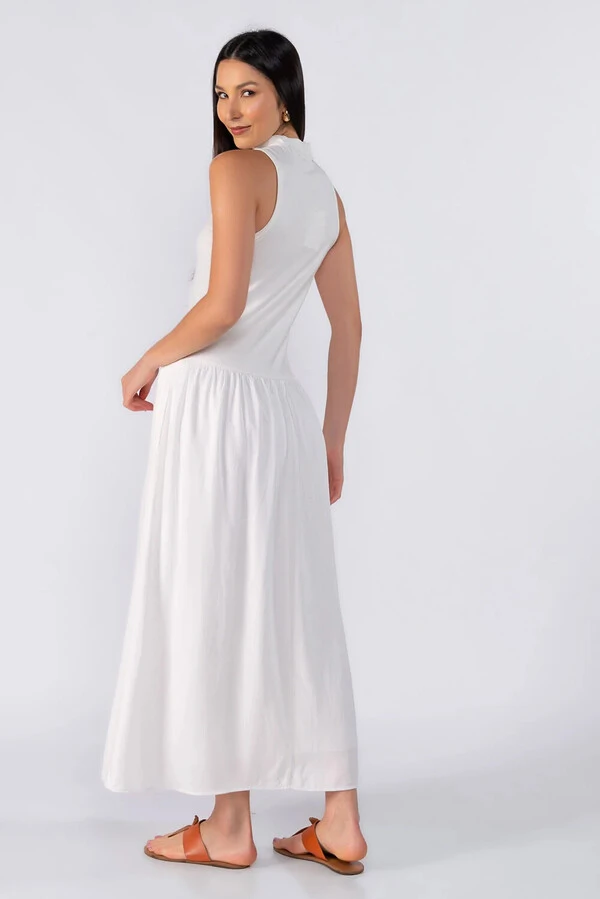 Vestido midi gola alta em malha confort