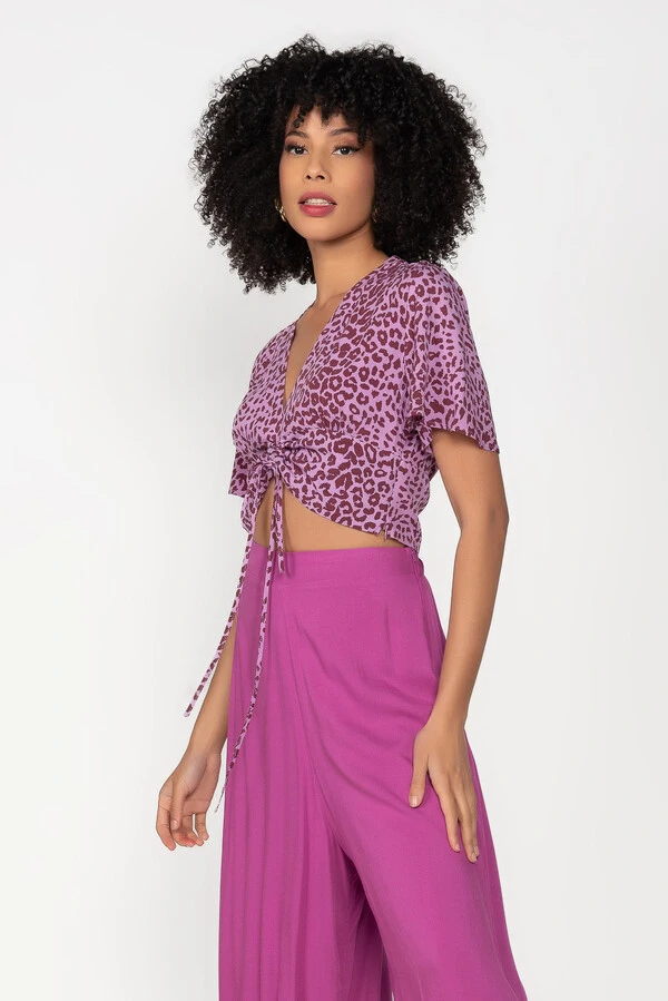 Cropped em viscose animal print