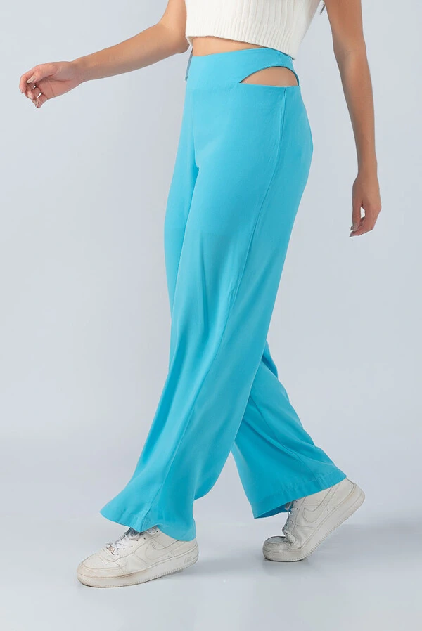 Calca pantalona em crepe recorte cos