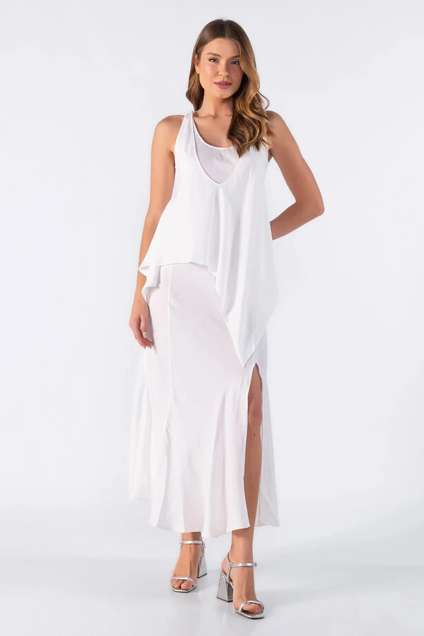 Vestido longo com recortes assimetricos