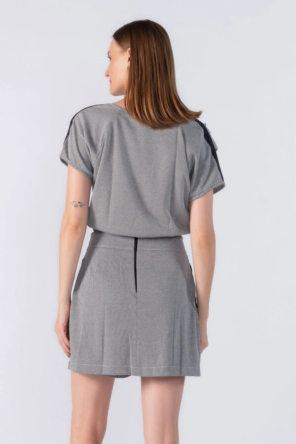 Blusa estampada com elastico na barra