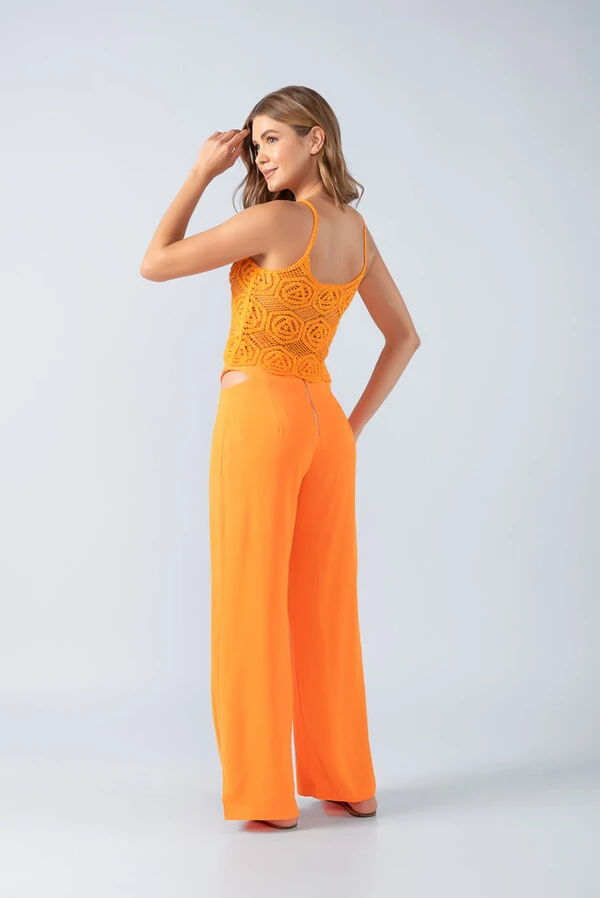 Calca pantalona em crepe recorte cos