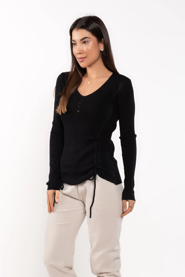 Sueter em viscose com botao e cordao