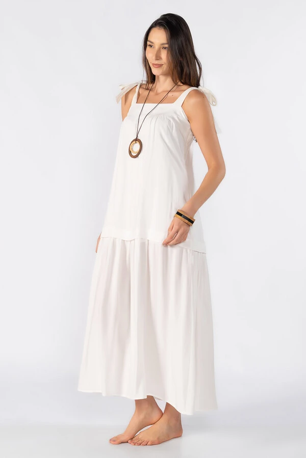Vestido longo com amarração na alca