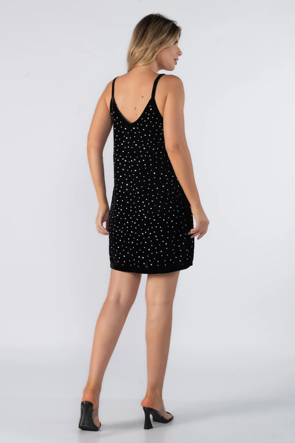 Vestido curto plush com aplicacao