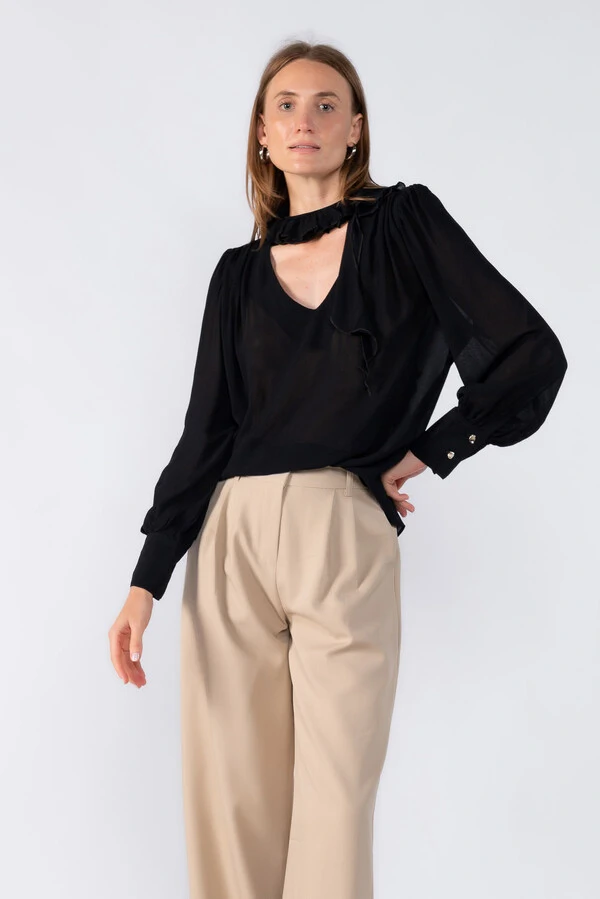 Blusa em viscose babado na gola