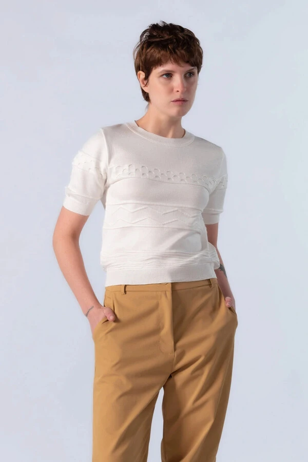 Blusa curta em viscose com texturas