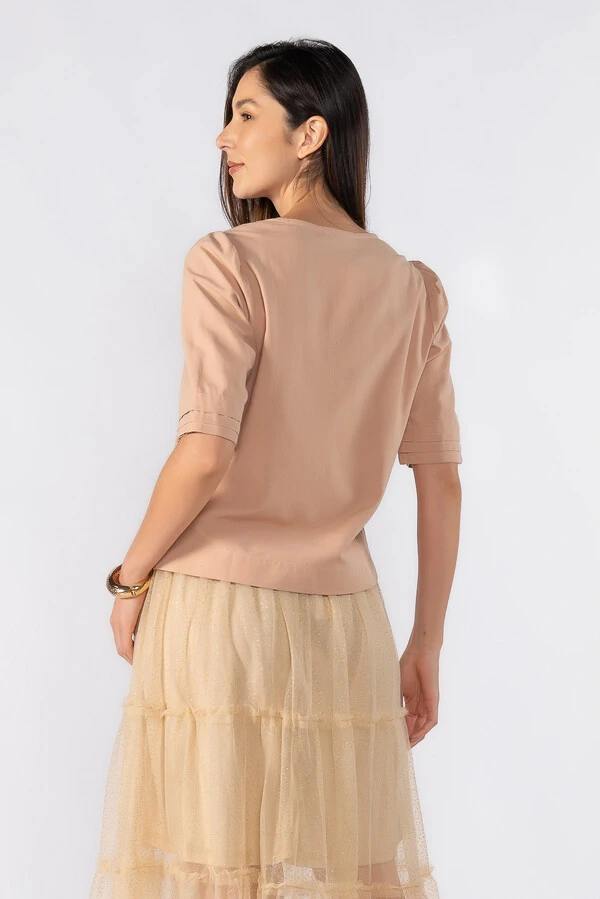 Blusa social decote quadrado detalhe na manga