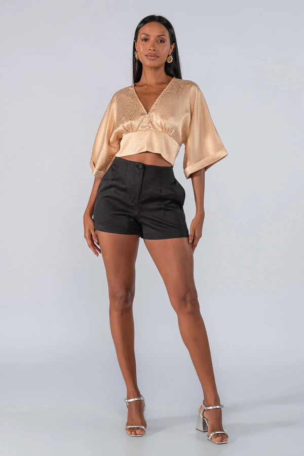 Blusa cropped gola v acetinada
